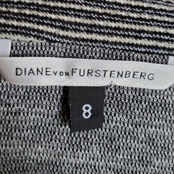 Diane von Furstenberg pull-on Caitrin mini skirt. - Picture 10 of 14